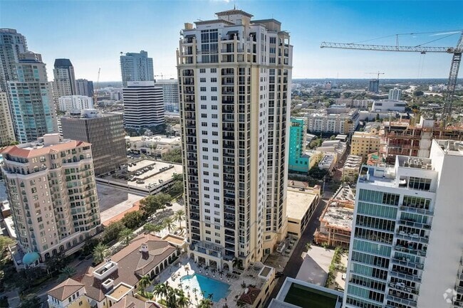 Building Photo - 300 Beach Dr NE Rental