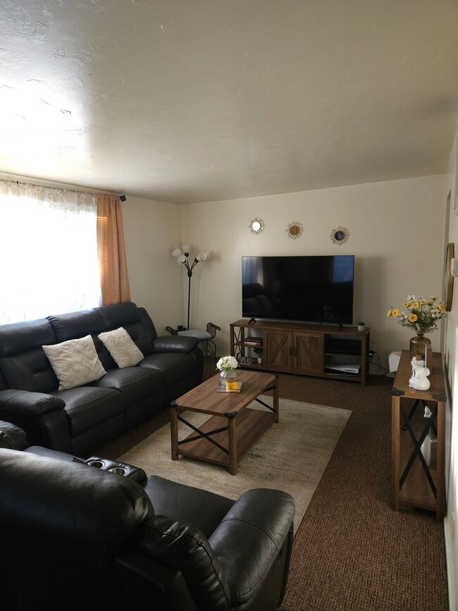 Photo - 153 W 250 N