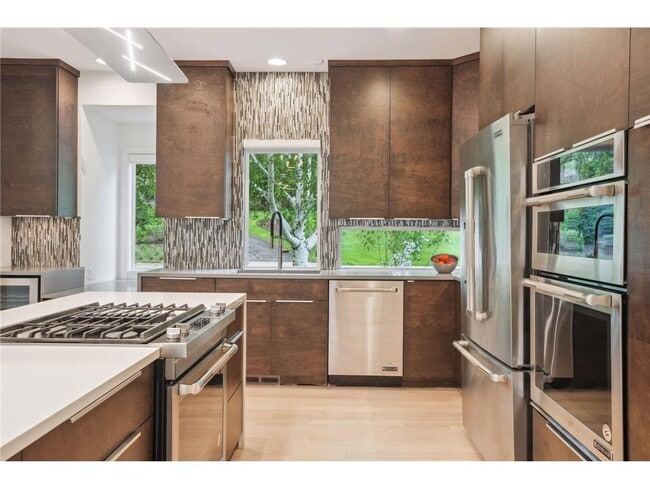 Photo - 209 Westwood Dr N