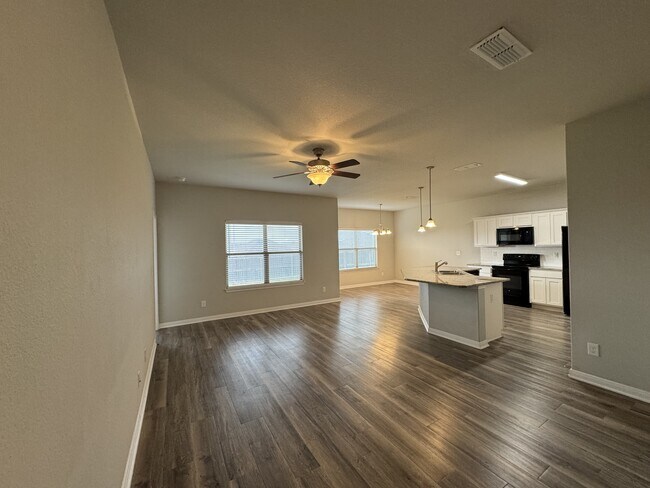 Photo - 612 Parkfield Ln