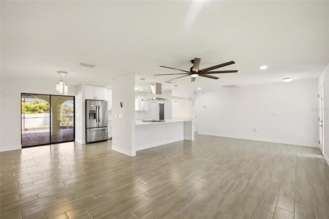 Photo - 176 N Waterway Dr NW