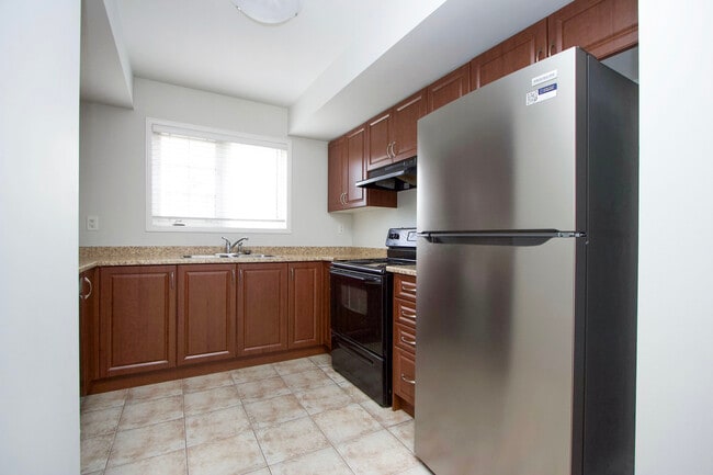 Photo - Spacious 3-Bedroom Townhouse for Rent in Ajax