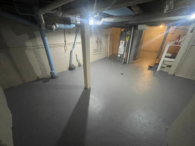 Building Photo - 3BR/2B house with backyard ($350 Move-in fee)