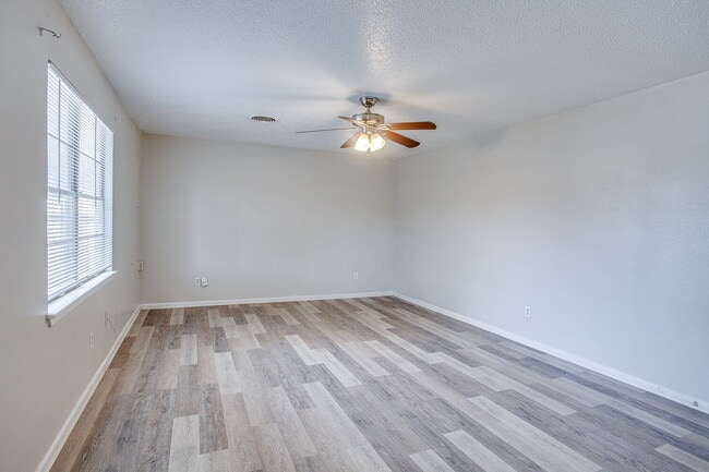 Photo - Cute Three Bedroom in Established Area!
