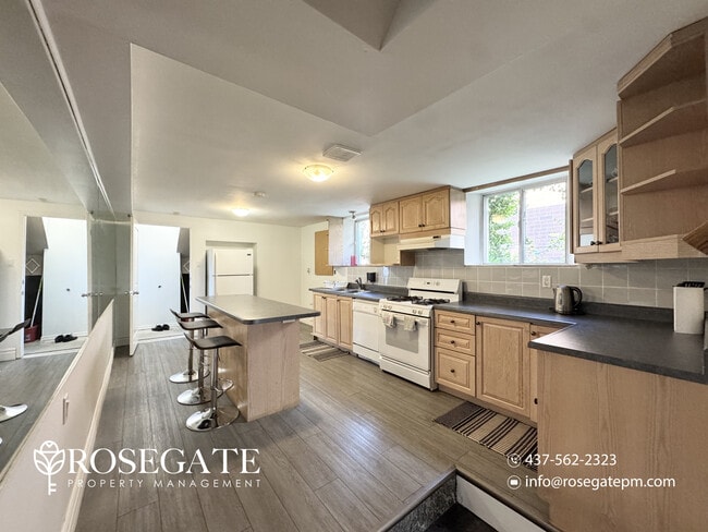 Photo - Spacious Open-Concept Studio Basement Apartment with Outdoor Space – Mississauga Unit 2