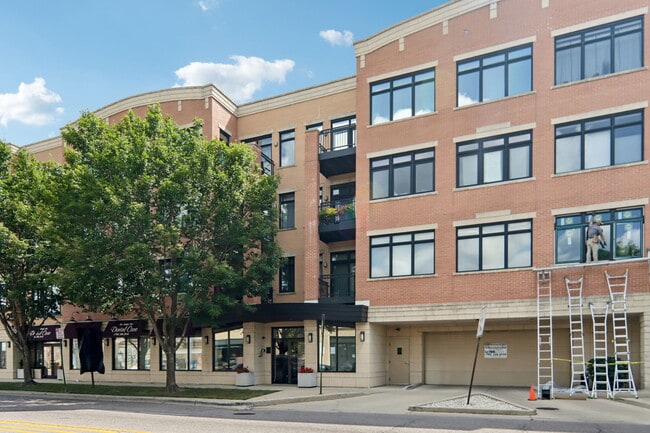 Building Photo - 106 S Ridgeland Ave Unit 402