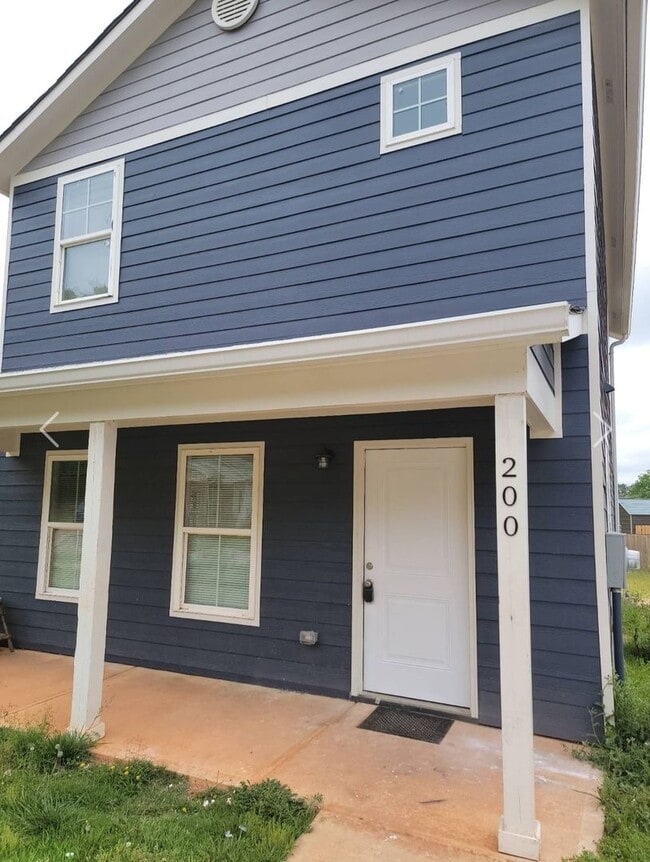 Photo - Nicely renovated 3 bedroom, 2.5 bath ranch in Zebulon!