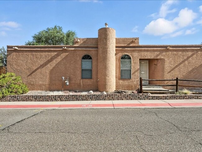 Building Photo - For Rent | 3 Bed | 2 Bath | Fireplace | Pr... Rental
