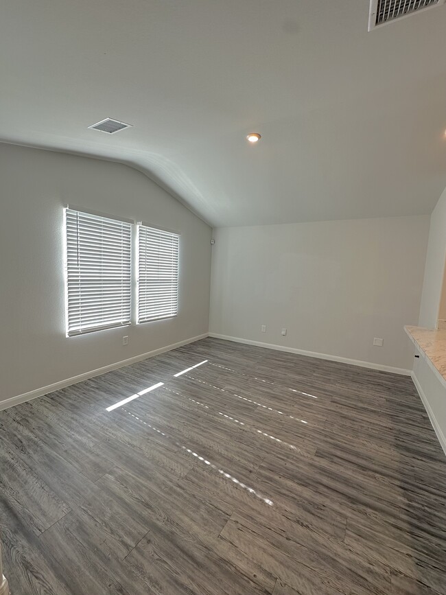 Photo - 2623 Road 5724