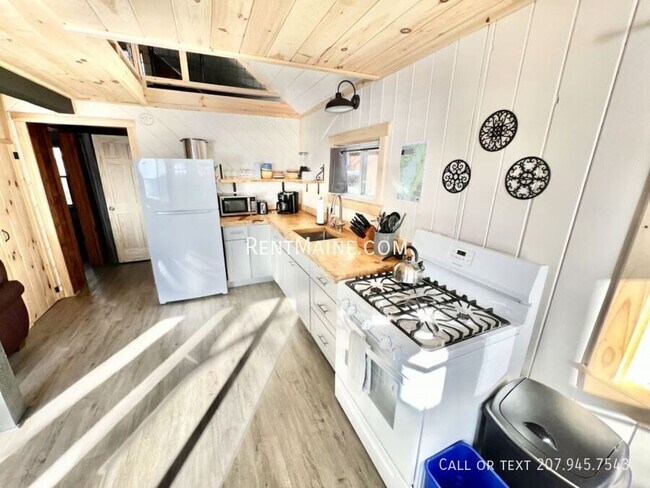 Photo - 8 Sand Beach Ln