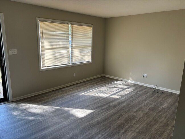 Photo - 1507 Celia Dr