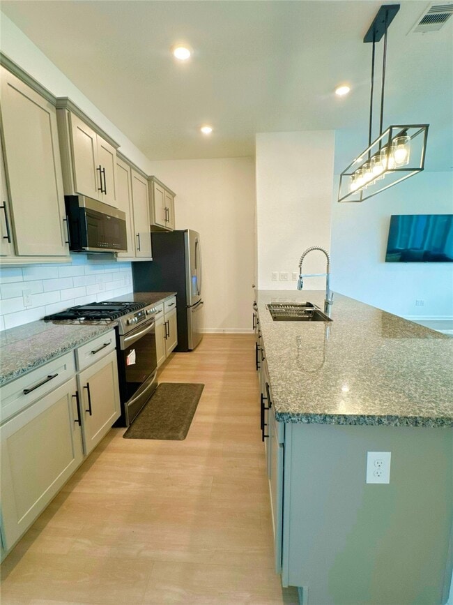 Photo - 4015 Champlain Wy