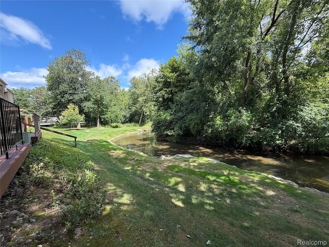 Photo - 629 Oakbrook W Unit 18