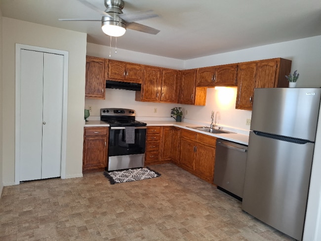 Building Photo - 3026 N Prospect St