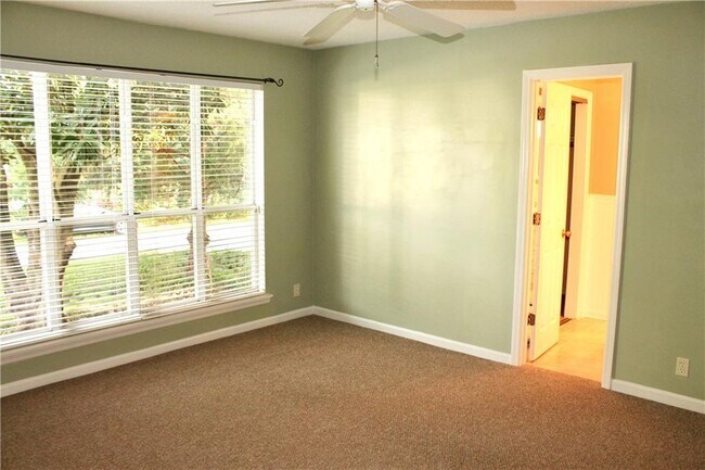 Photo - 220 Circle Dr