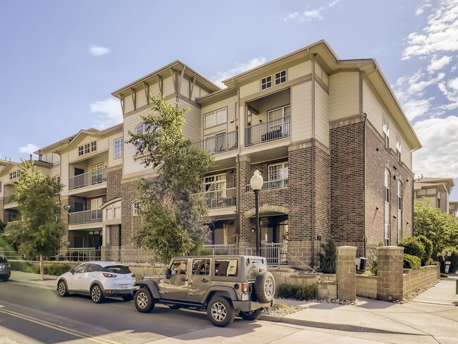 Building Photo - Stunning 2 bedroom 2 bath with loft in Aurora!