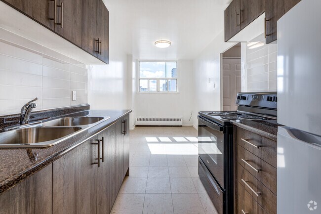 2BR, 1BA - 742SF - Kitchen