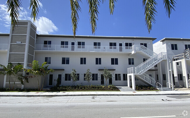 Building Photo - 10300 NW 66th St Rental