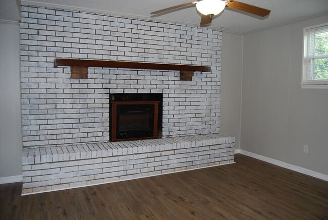 Photo - 811 Cedarcrest Dr
