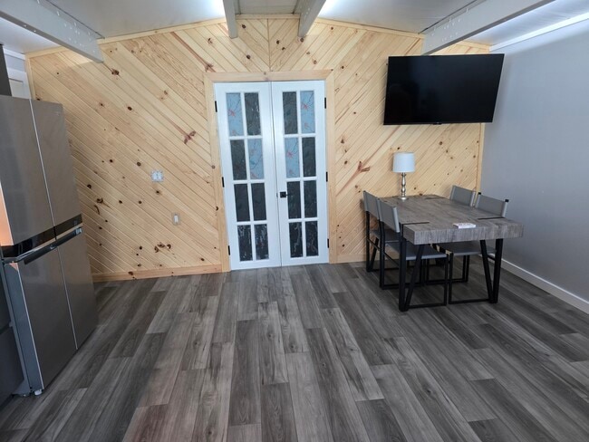 Small table with Television - 2722 10th St