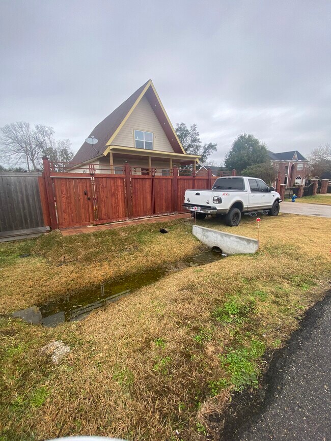 Photo - 6322 Brooklawn Dr Unit McKenzie Suite