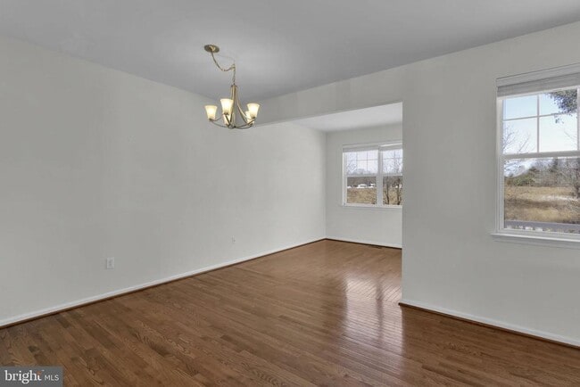 Photo - 592 Burr Oak Ct