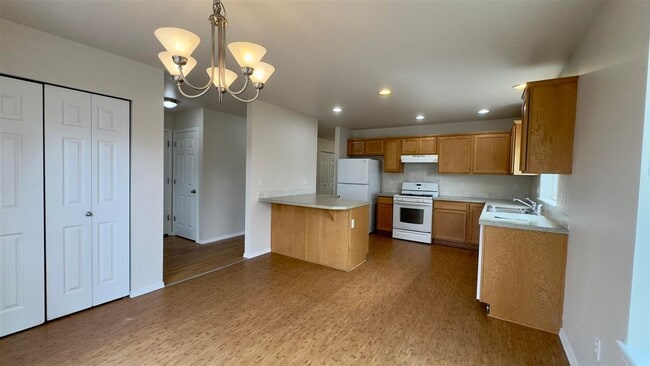 Photo - 3 Bedroom, 2.5 Bathroom house!!