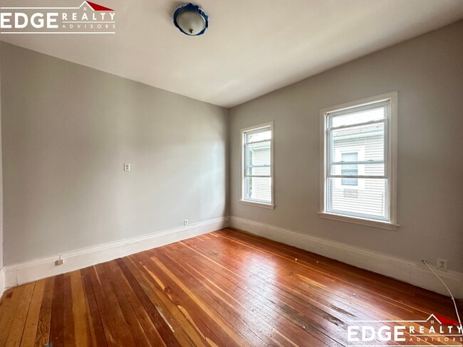 Photo - 72 Antwerp St