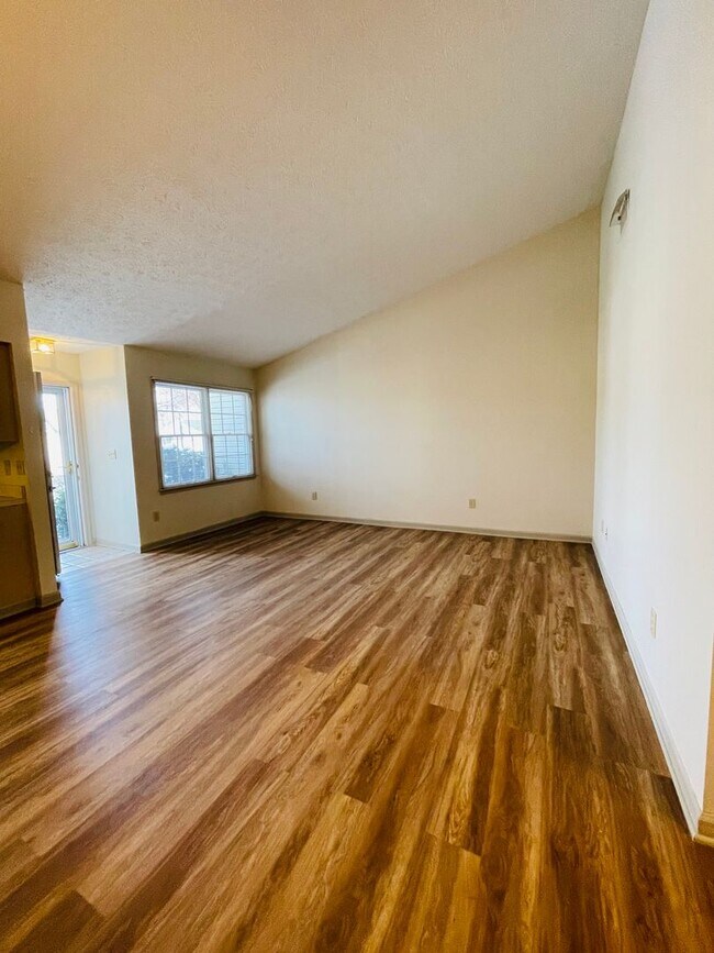 Photo - Townhouse for Rent on Emerald Drive