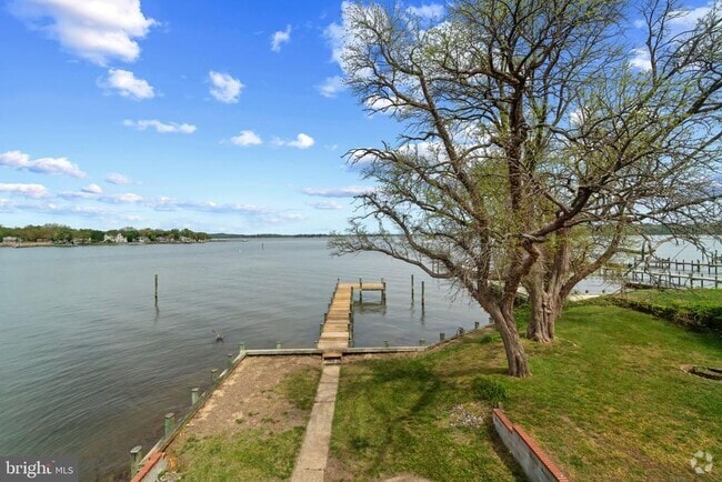 Building Photo - 1072 River Bay Rd Unit 2 Rental