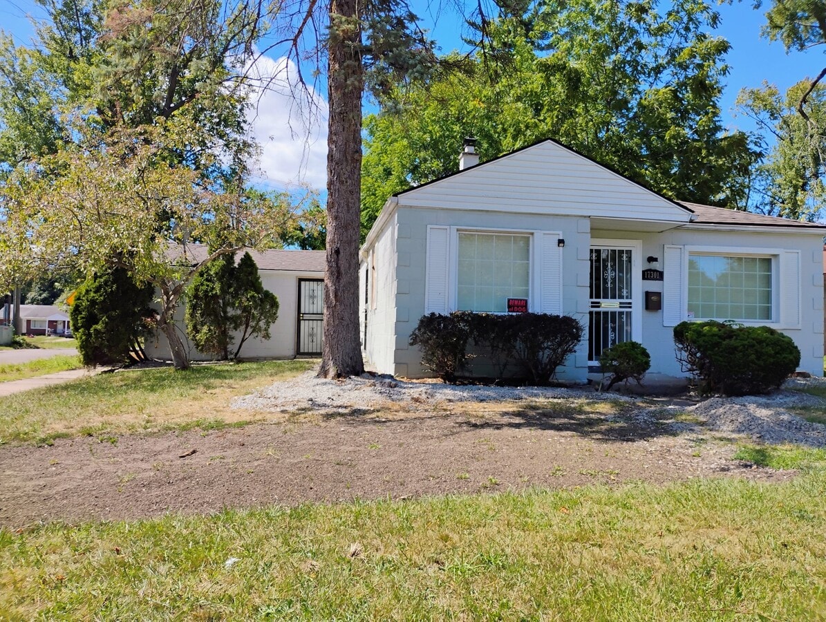Photo - 17301 Fenton St
