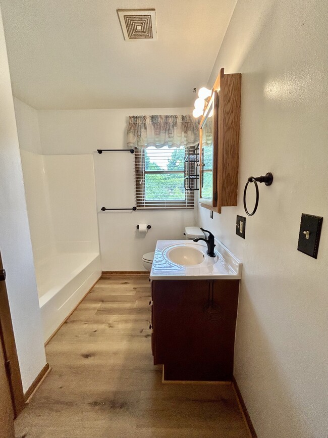 Photo - 617 S 6th Ave