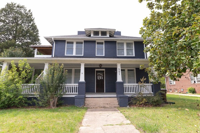 Building Photo - 501 Steele St Unit 501 Steele, A