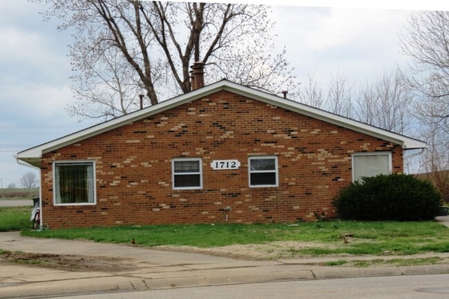 Building Photo - 1712 Todd Ct Unit B
