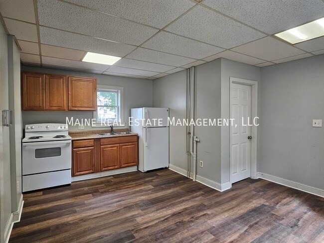 Building Photo - 139 Oak St Unit 1R Rental