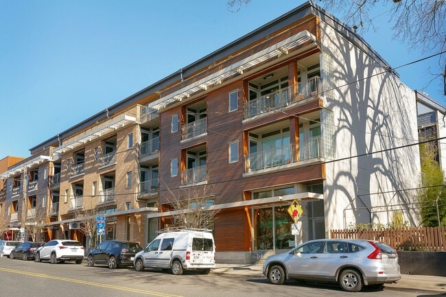 Building Photo - Walkability on Mississippi! With Parking +... Rental
