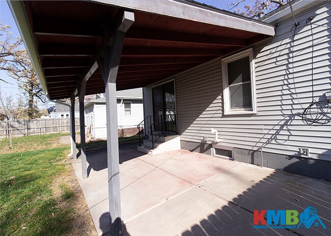 Building Photo - 839 14th St NE