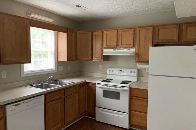 Building Photo - 409 Three Creeks Ct Unit A