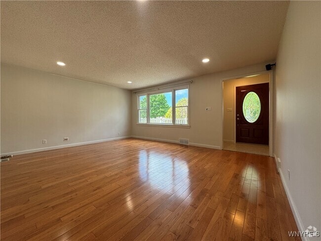 Building Photo - 165 Carmen Rd Rental
