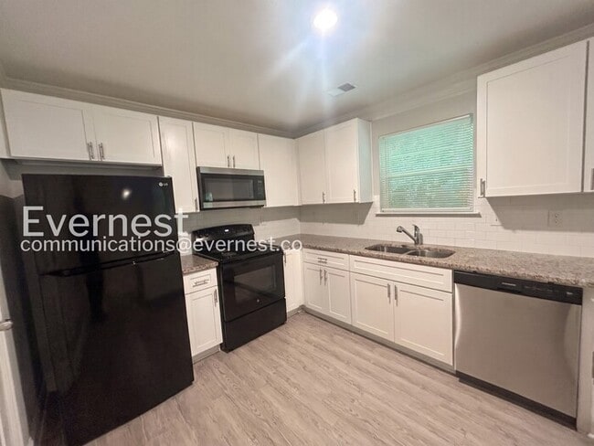 Photo - Modern 3-Bedroom Home in a Walkable, Bike-Friendly Community / Pet Friendly