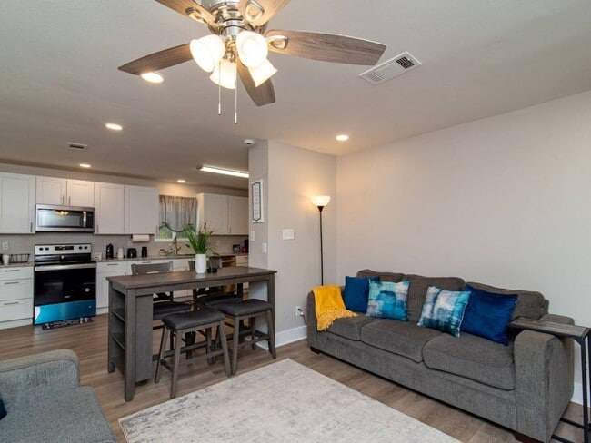 Photo - 5807 Pecan Lake Rd