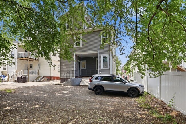 121 Glendale St Unit 3