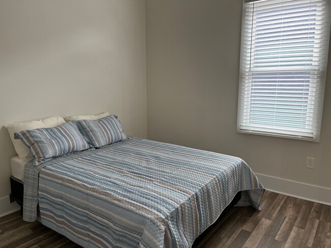 Photo - 627 Monroe St