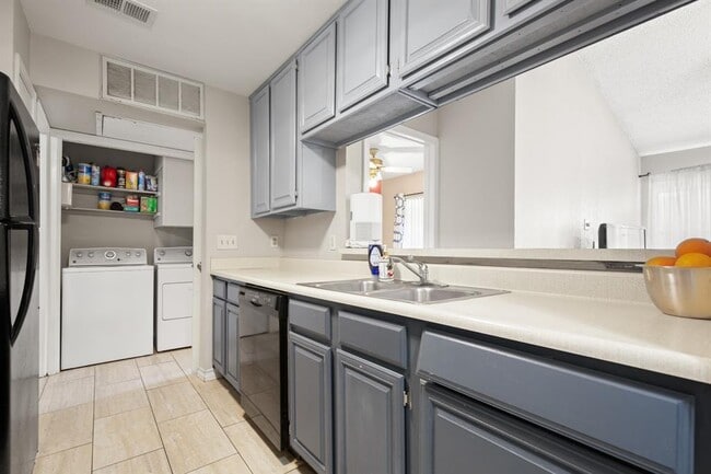 Photo - 806 W 24th St Unit 323