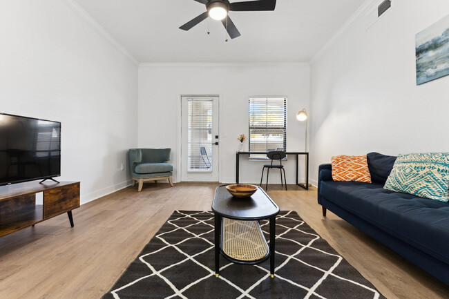 Building Photo - 875 W Pecos Rd Rental