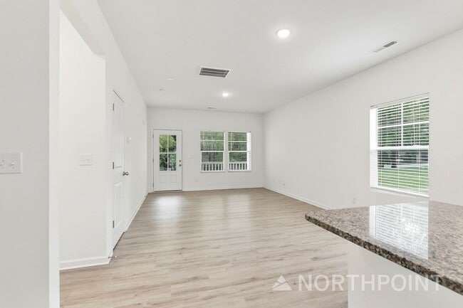 Photo - Single Family- 1 car garage- 3 bedroom!