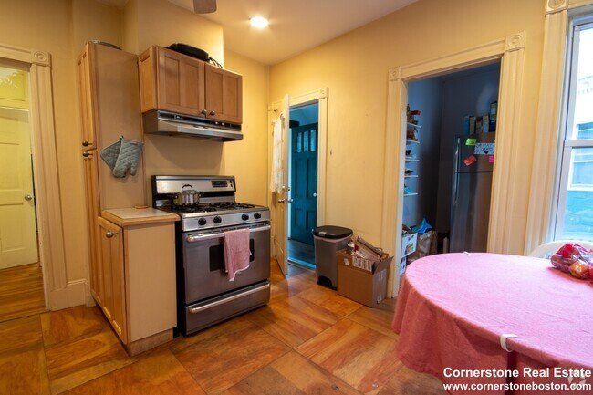 Building Photo - 142 Calumet St Unit 4 Rental