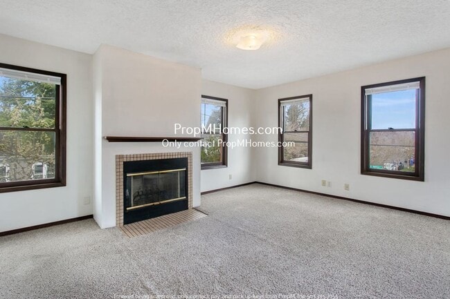 1102 SE Umatilla St Unit 1102 SE Umatilla Street Unit 3