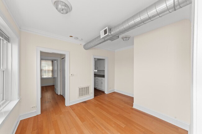 Photo - 3533 W Fullerton Ave Unidad 2349-1