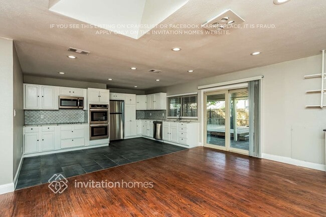 Photo - 5001 Thompson Dr